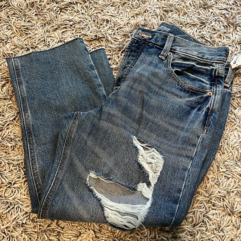 *NWT* Old Navy Distressed Straight Leg Jean, Petite